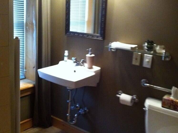 تختخواب و صبحانه Emilyville Inn