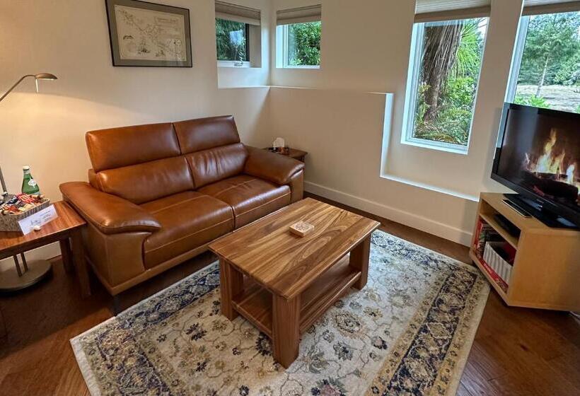 تختخواب و صبحانه Liahona Guest House