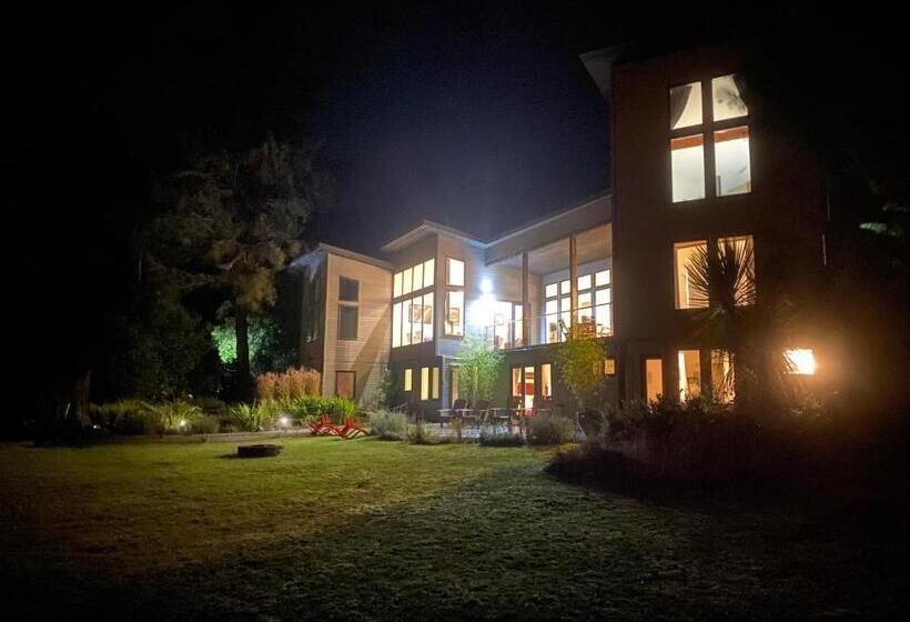 تختخواب و صبحانه Liahona Guest House