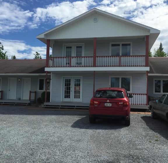 Grove Motel