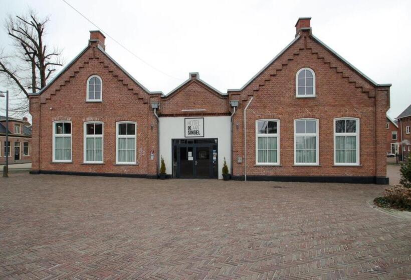هتل Aan De Singel