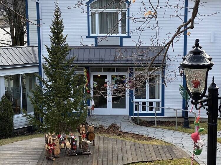 هتل Auberge Sous Les Arbres