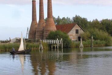هتل Huisjes Andijk