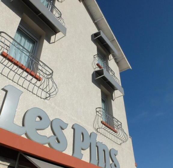 בית מלון כפרי Les Pins