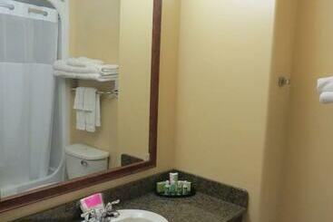 هتل Poplar Tree Inn