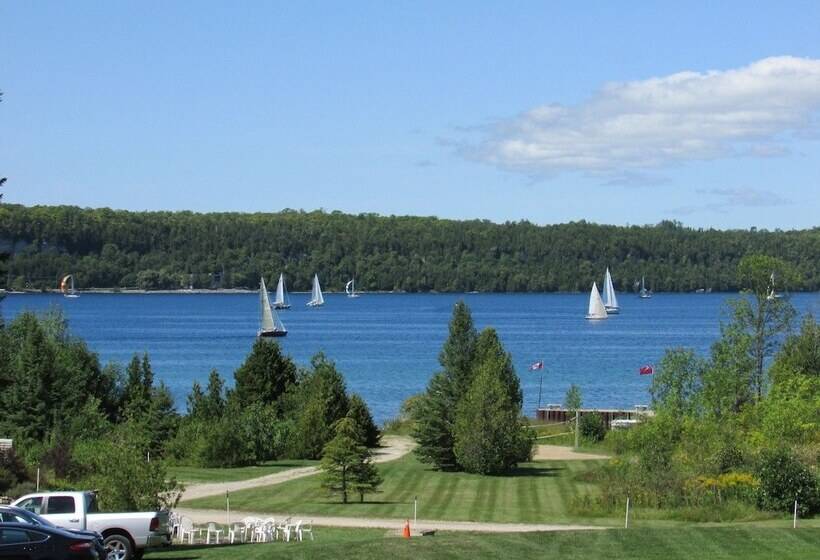 Отель Waterview On The Bay