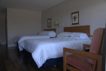مُتل Fortress Inn Louisbourg