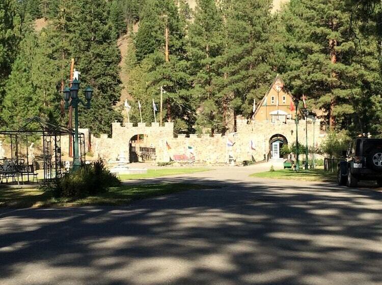 Rainbow Lake Castle Resort
