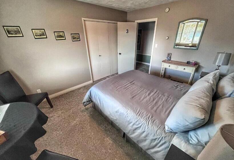 Sunny Shuswap B&b
