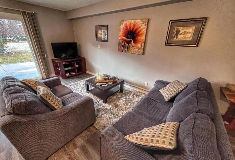 Sunny Shuswap B&b