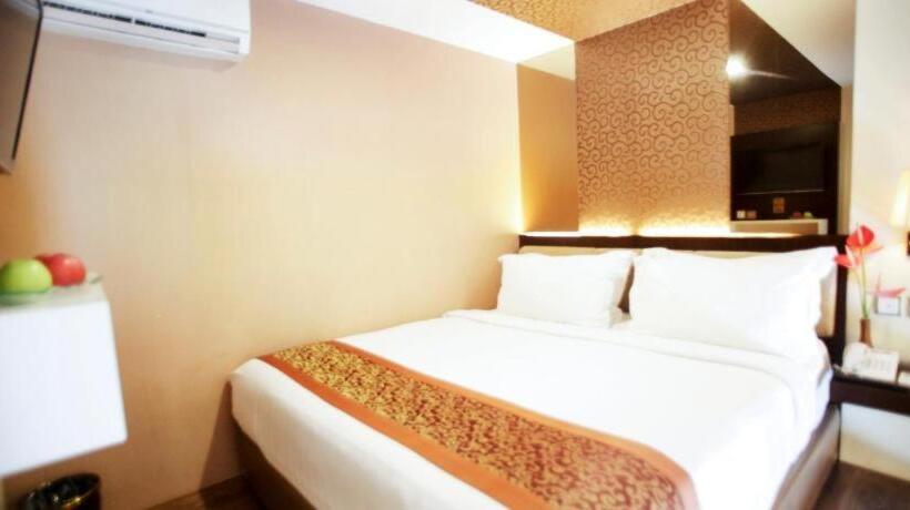 Favor Hotel Makassar City Center By Life