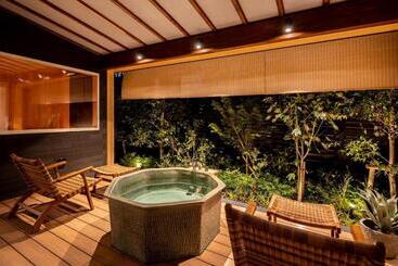 هتل Awaumi Fujikawaguchiko Resort