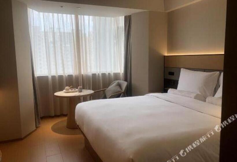 Ji Hotel Shanghai Lujiabang Road Metro Station