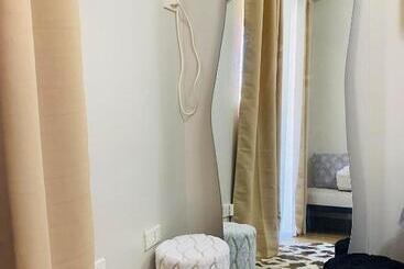 تختخواب و صبحانه The Cuddle Crib Staycation Cozy Quezon City