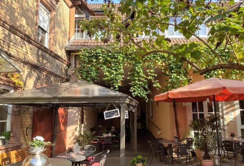 ベッドアンドブレックファースト Weingut Weinstube Weinhotel Wolf