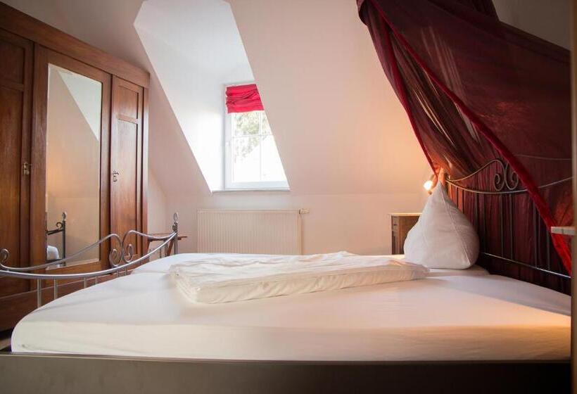 ベッドアンドブレックファースト Weingut Weinstube Weinhotel Wolf