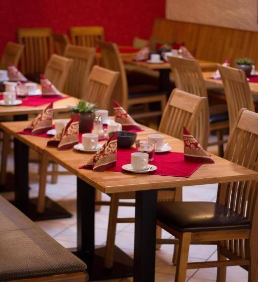 ベッドアンドブレックファースト Weingut Weinstube Weinhotel Wolf