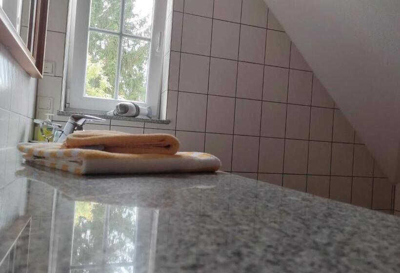 ベッドアンドブレックファースト Weingut Weinstube Weinhotel Wolf