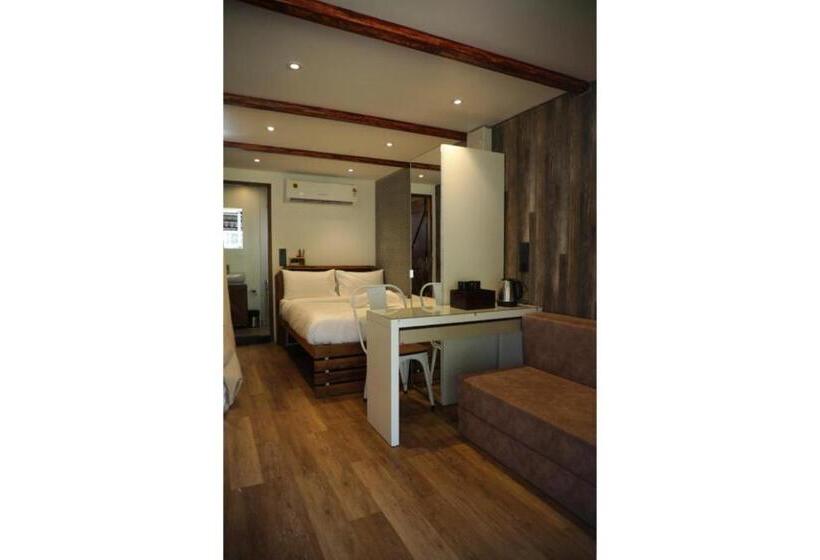 호텔 Out Of Box Living Kashid,murud