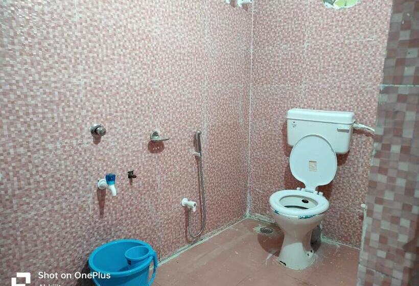 בית מלון כפרי Oyo 82319 Shakti Resort