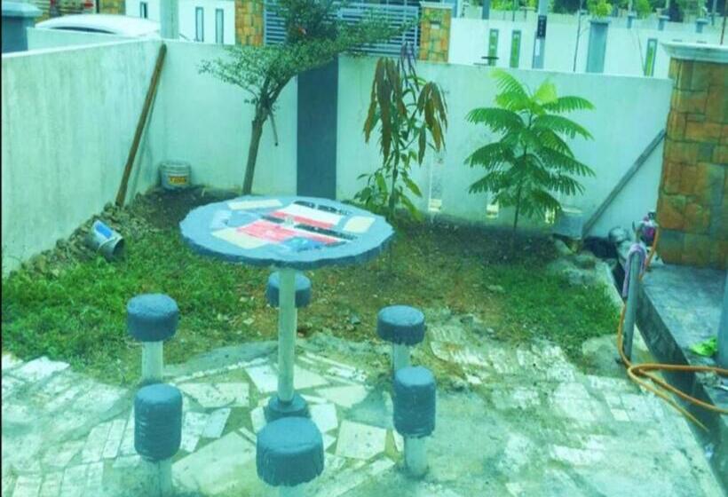 بنسيون Oyo Home 90977 Azzinki Homestay