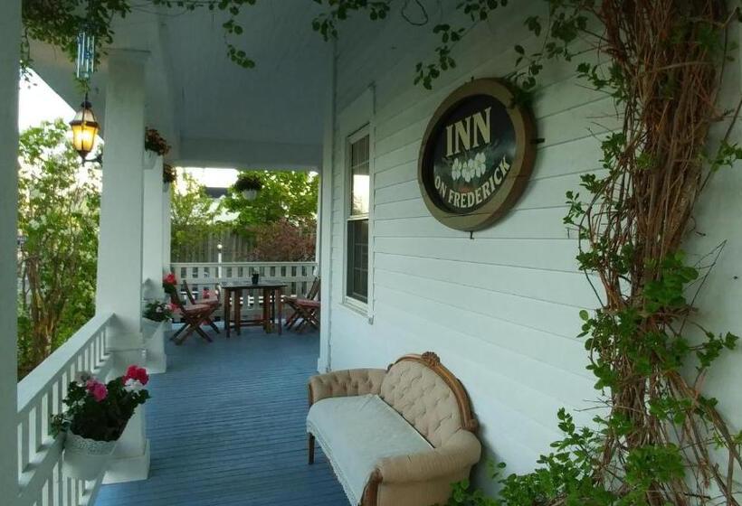 تختخواب و صبحانه Inn On Frederick