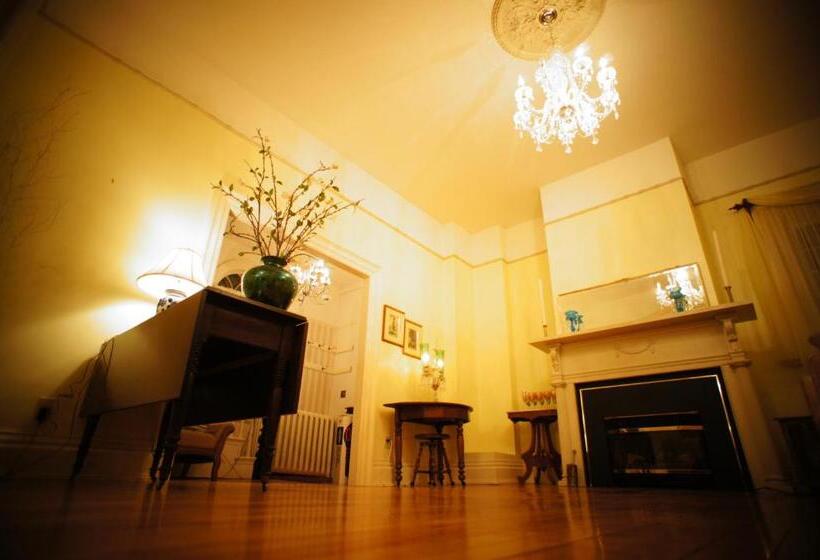 تختخواب و صبحانه Inn On Frederick