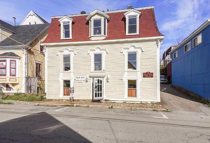 تختخواب و صبحانه Sail Inn Lunenburg