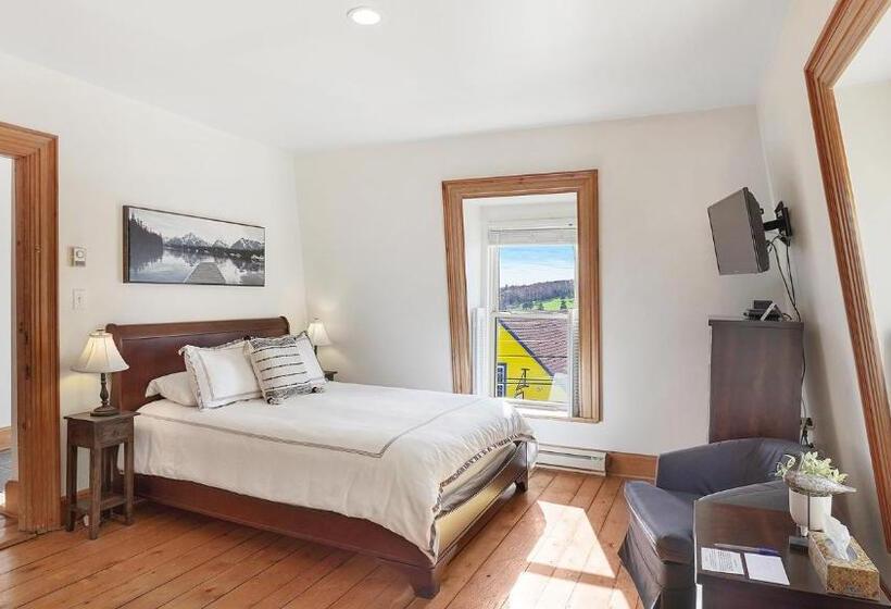 تختخواب و صبحانه Sail Inn Lunenburg