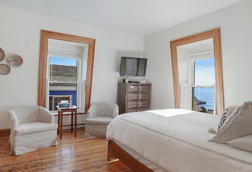 تختخواب و صبحانه Sail Inn Lunenburg