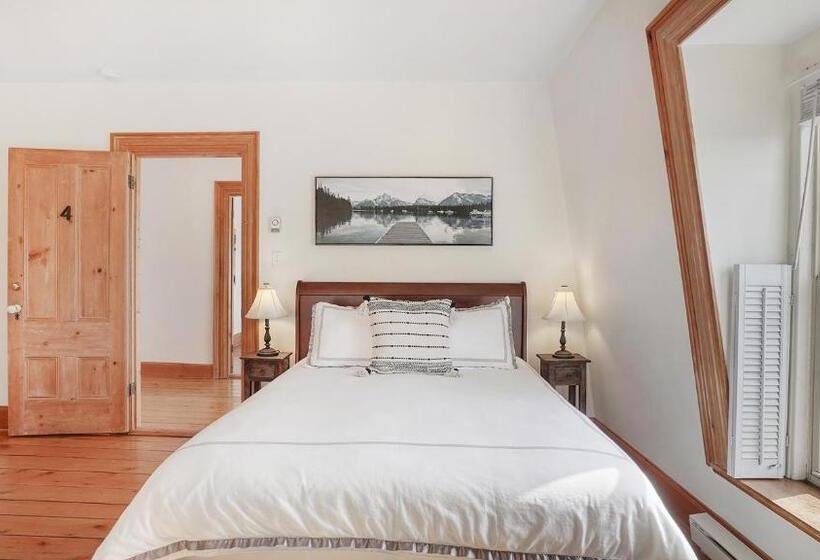 تختخواب و صبحانه Sail Inn Lunenburg
