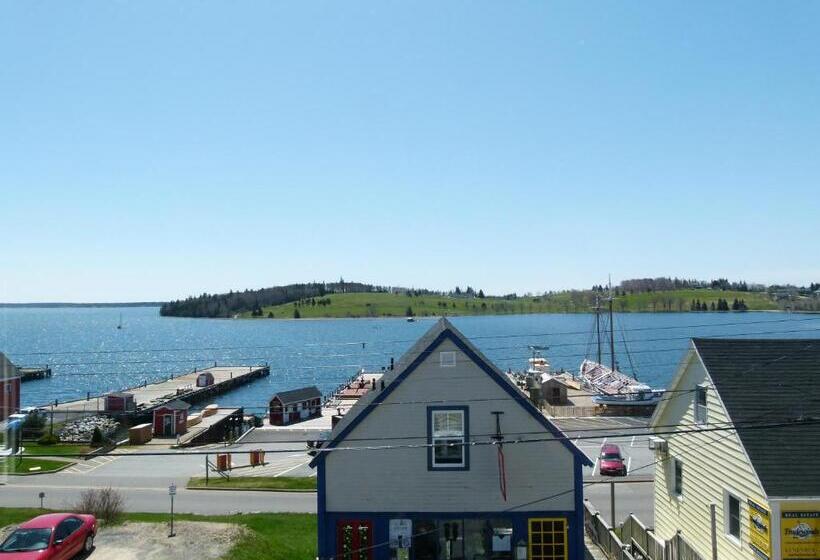 تختخواب و صبحانه Sail Inn Lunenburg