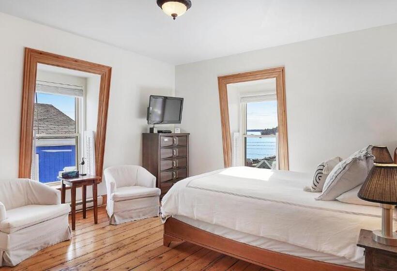 تختخواب و صبحانه Sail Inn Lunenburg