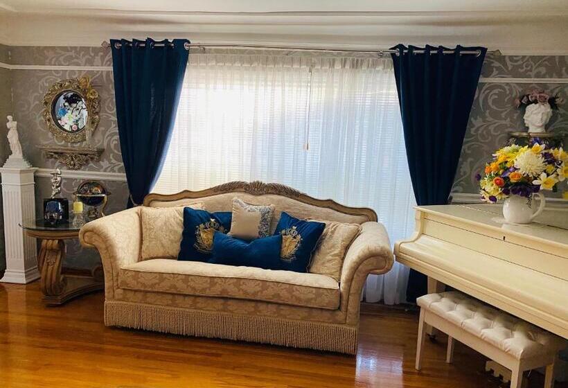 تختخواب و صبحانه Serenity