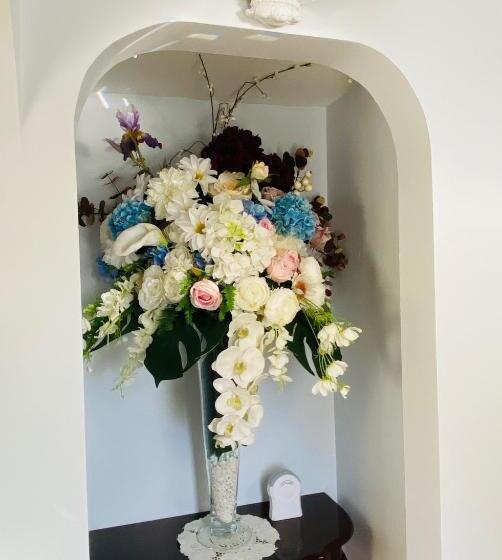 تختخواب و صبحانه Serenity