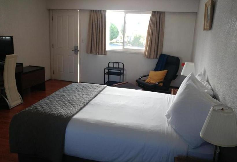 Cozy Court Motel