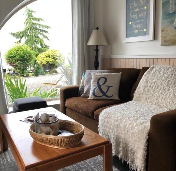 هتل Qualicum Breeze Beach Resort