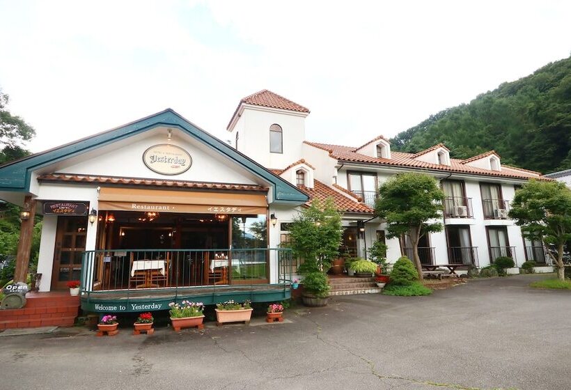 Отель & Restaurant Yesterday