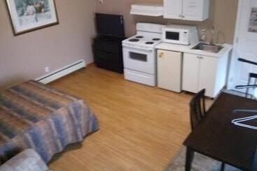 Moosomin Motel