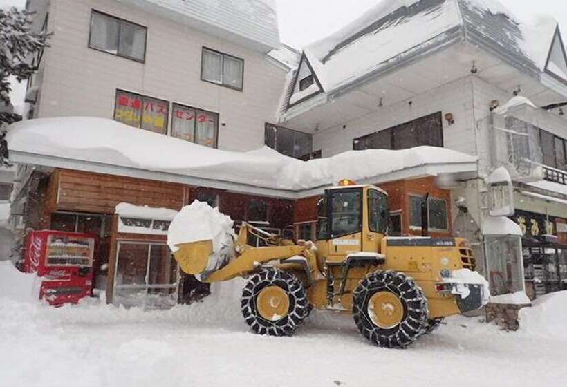 هاستل Hakuba Cortina Lodge