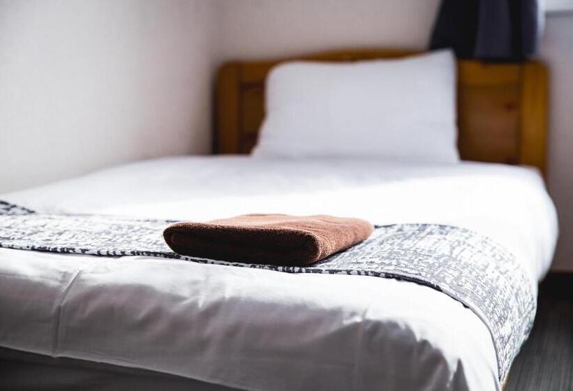هاستل Hakuba Cortina Lodge