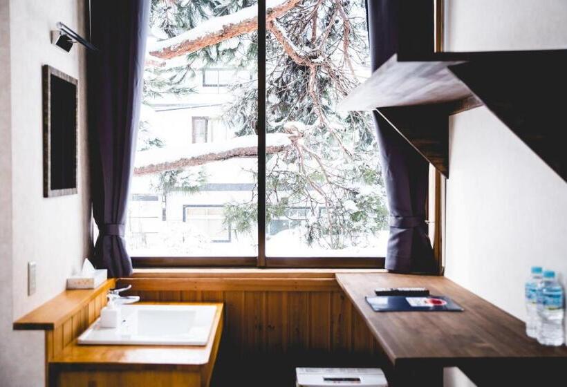 هاستل Hakuba Cortina Lodge