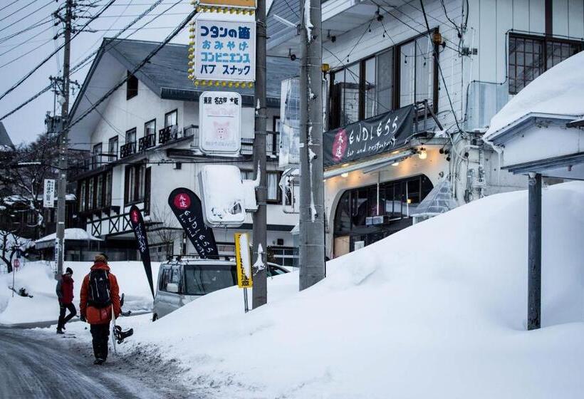 هاستل Hakuba Cortina Lodge
