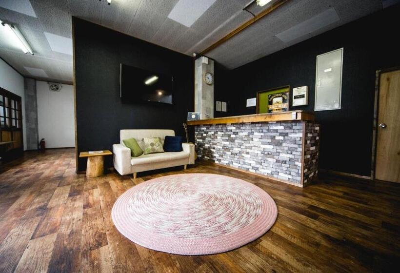 هاستل Hakuba Cortina Lodge