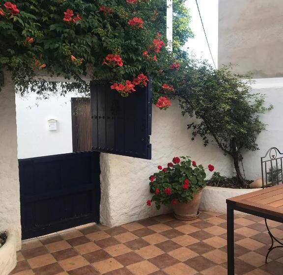 تختخواب و صبحانه Casa Aire De Lecrin