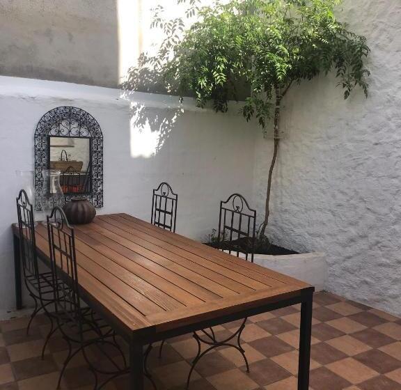 تختخواب و صبحانه Casa Aire De Lecrin