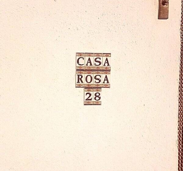 تختخواب و صبحانه Casa La Rosa