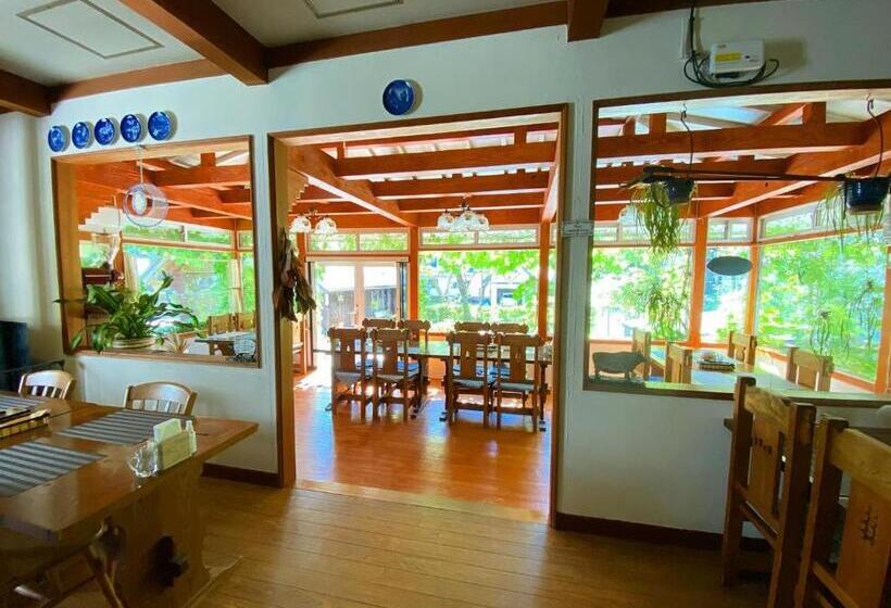 تختخواب و صبحانه Hakuba Pension & Log Hotel Meteor