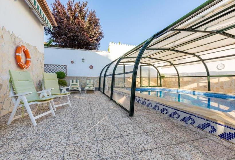 تختخواب و صبحانه Villa Madnis