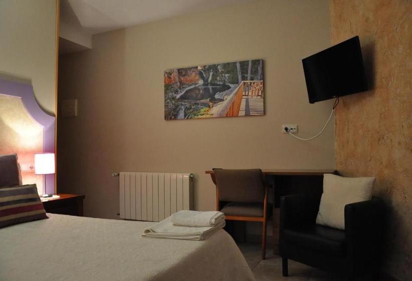 هتل Hostal Rural Letur